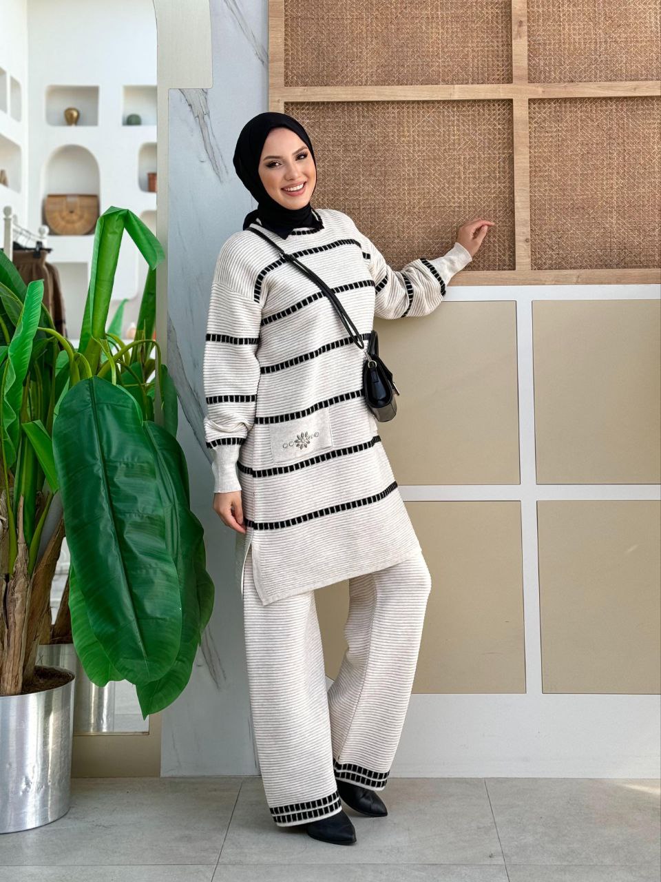 Self-Patterned Stone Detailed Tunic and Trouser Set 12056